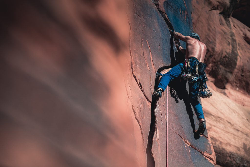 man trad climbing, climbing in crack