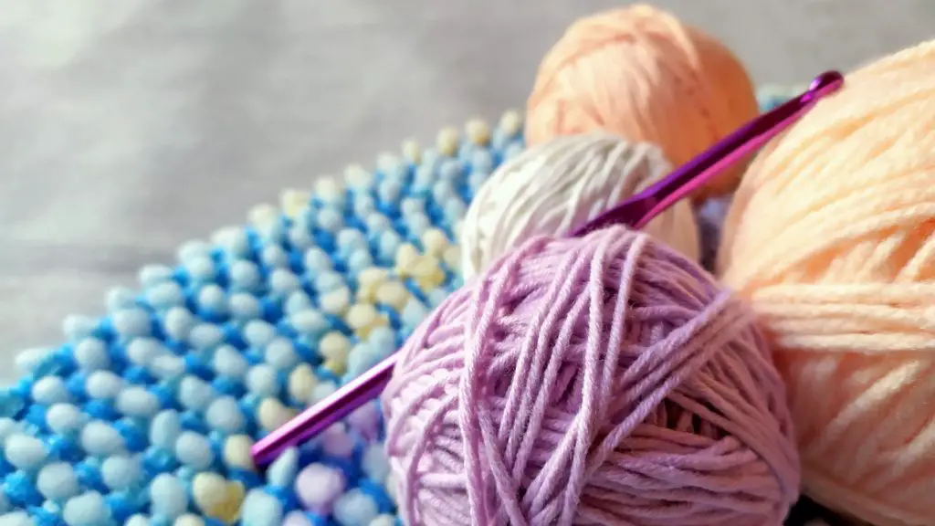 close up view of knitting needle and yarn.  knitting hobby for stay-at-home moms