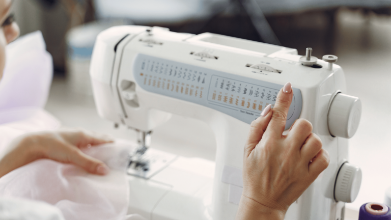 5 Best Sewing Machines for Beginners and Experts Alike